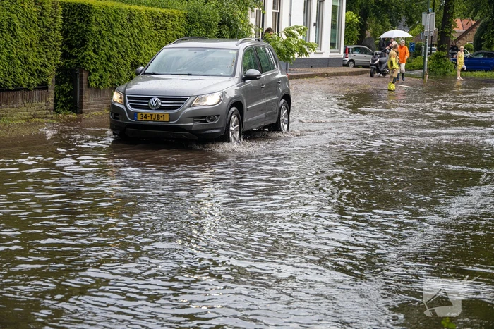Stortbui veroorzaakt ondergelopen straten