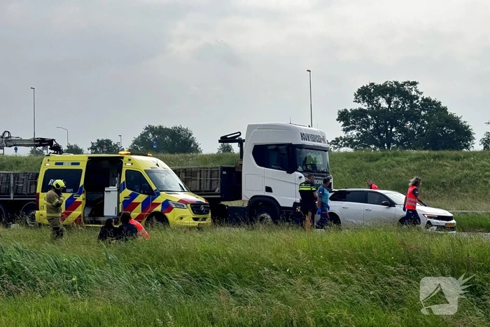 Traumateam ingezet voor kop-staartbotsing met meerdere vrachtwagens