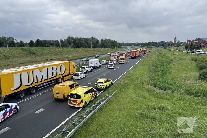 Traumateam ingezet voor kop-staartbotsing met meerdere vrachtwagens