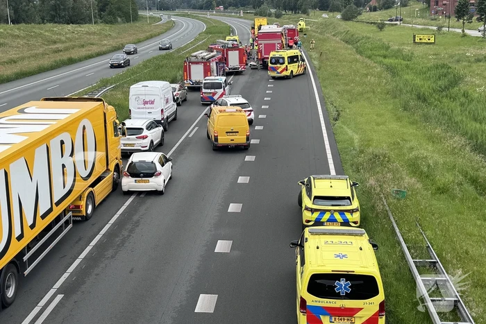 Traumateam ingezet voor kop-staartbotsing met meerdere vrachtwagens
