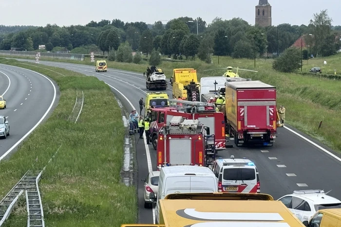 Traumateam ingezet voor kop-staartbotsing met meerdere vrachtwagens
