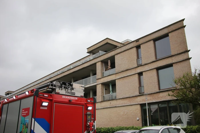 Brandweer helpt buitengesloten bewoonster