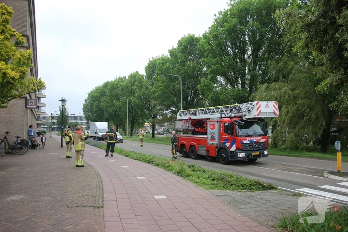 Brandweer helpt buitengesloten bewoonster