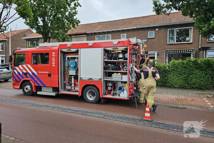 Brandweer verricht metingen naar vreemde lucht