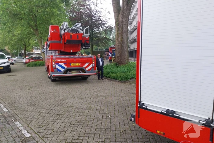 Brand in woonkamer snel onder controle