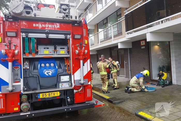 Brand in woonkamer snel onder controle