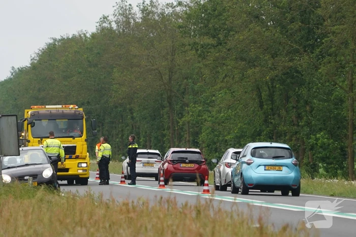 Klapband zorgt voor ongeval op N381