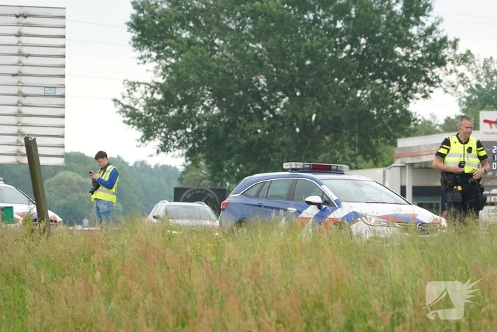 Auto zwaar beschadigd bij ongeluk op snelweg