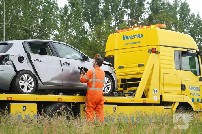 Auto zwaar beschadigd bij ongeluk op snelweg