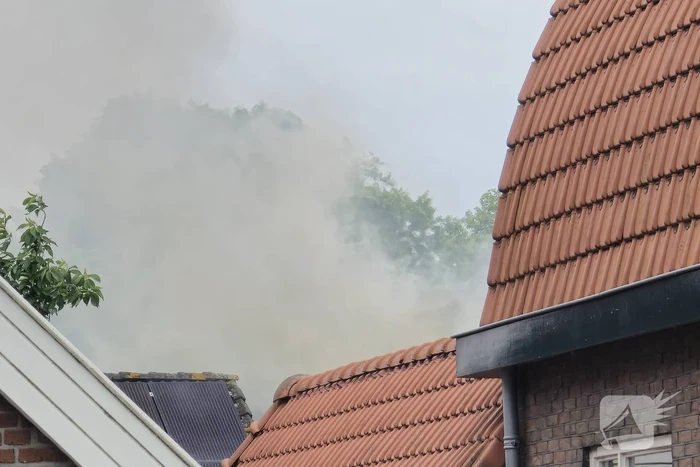 Veel bekijks bij brand in bijgebouw