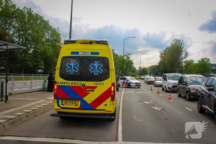 Twee voertuigen betrokken bij kop-staartbotsing