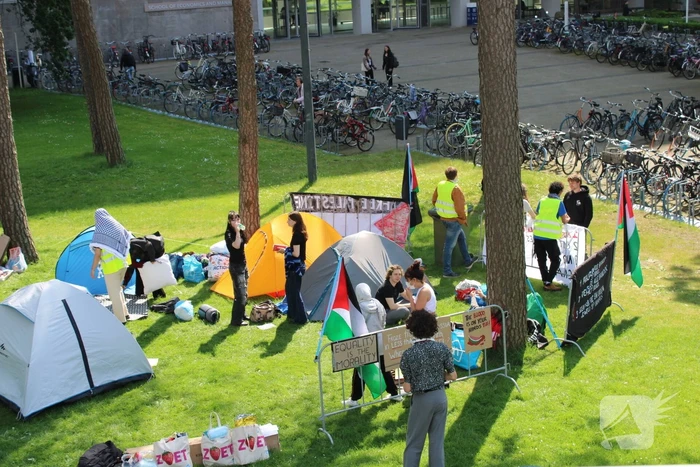 Studenten richten tentenkamp in tegen banden met Israël