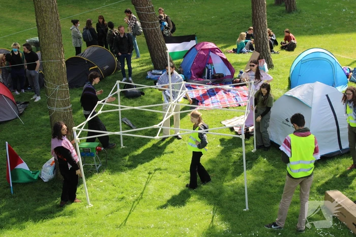 Studenten richten tentenkamp in tegen banden met Israël