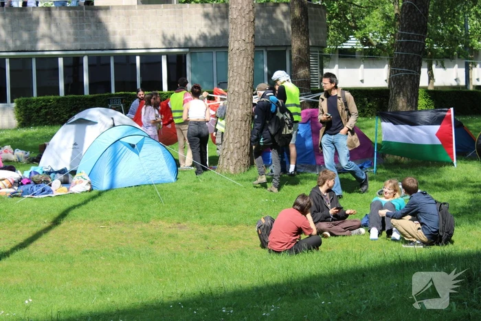 Studenten richten tentenkamp in tegen banden met Israël