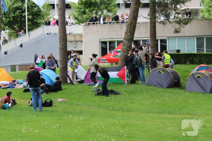 Studenten richten tentenkamp in tegen banden met Israël