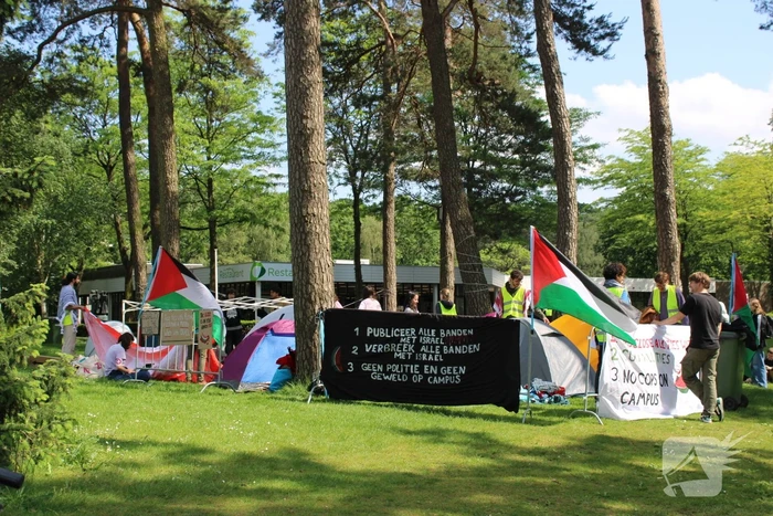 Studenten richten tentenkamp in tegen banden met Israël