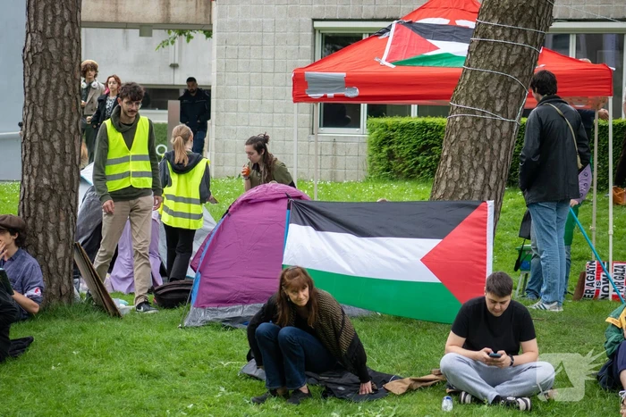 Studenten richten tentenkamp in tegen banden met Israël