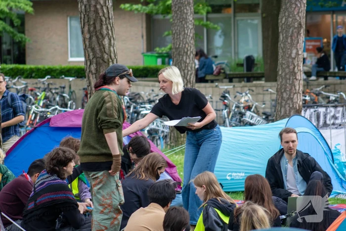 Studenten richten tentenkamp in tegen banden met Israël