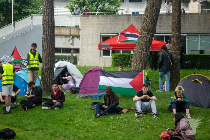 Studenten richten tentenkamp in tegen banden met Israël