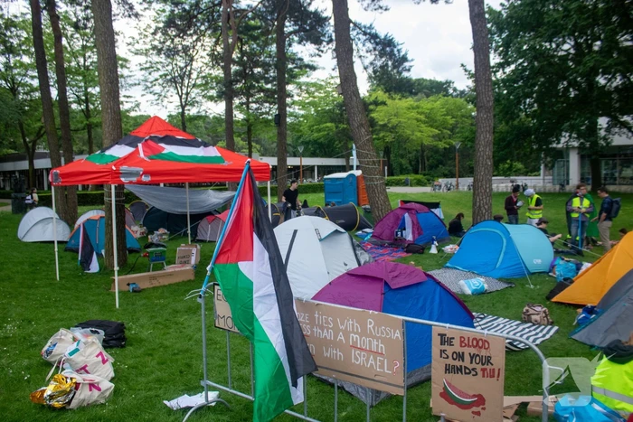 Studenten richten tentenkamp in tegen banden met Israël