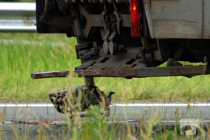 Vrachtwagens betrokken bij ongeval met auto en bestelbus