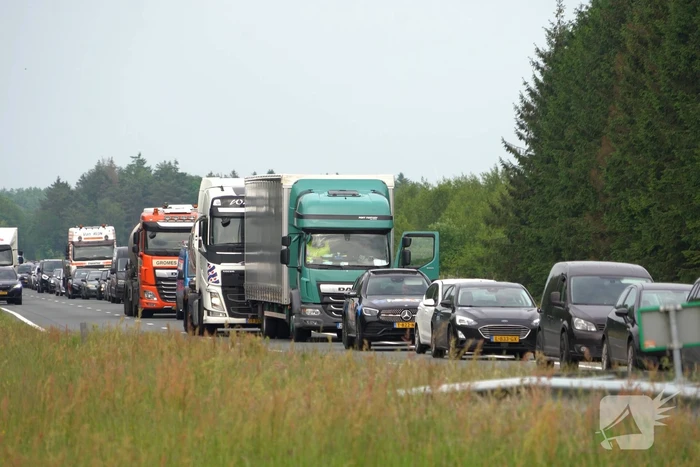 Vrachtwagens betrokken bij ongeval met auto en bestelbus
