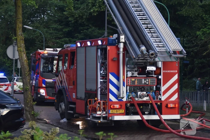 Gevel kinderdagverblijf zwart geblakerd na schuurband