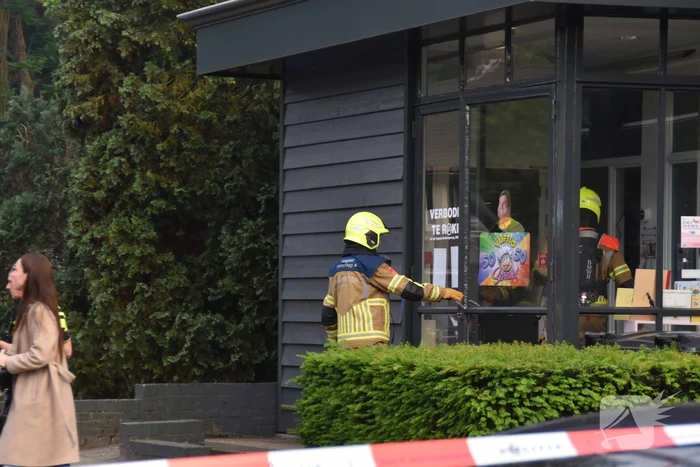Gevel kinderdagverblijf zwart geblakerd na schuurband