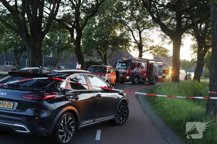 Bestuurder overleden bij enkelzijdige aanrijding