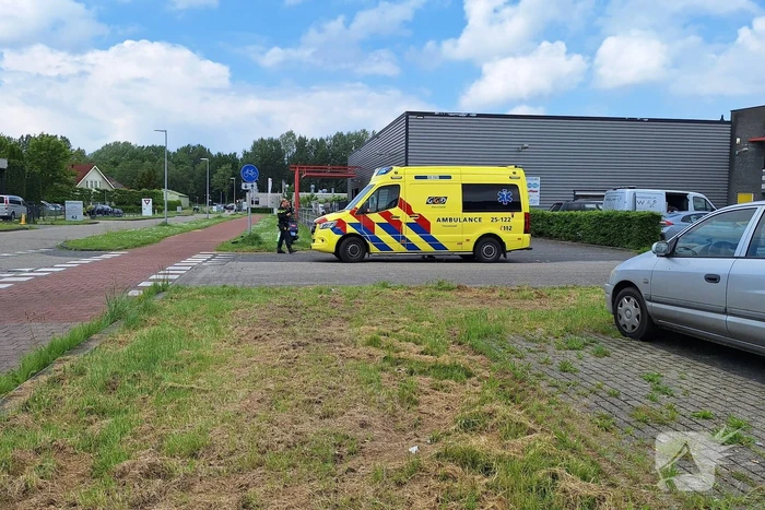 Schade na aanrijding tussen auto en scooter