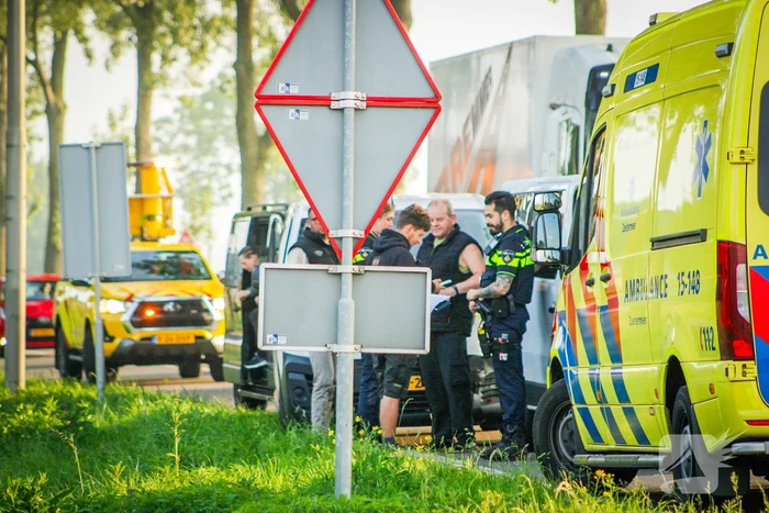 Twee bestelbussen betrokken bij kop-staartbotsing