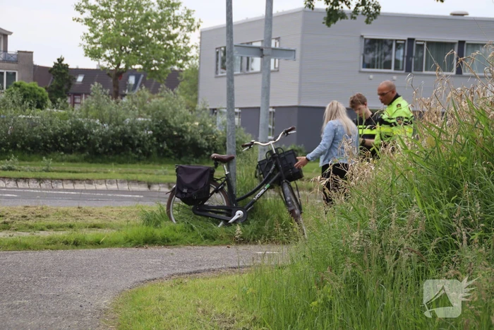 Twee fietsers met elkaar in botsing