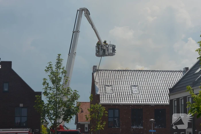 Flinke brand op dak van nieuwbouwwoning