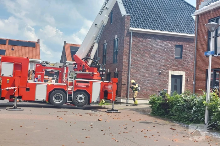 Flinke brand op dak van nieuwbouwwoning