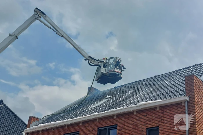 Flinke brand op dak van nieuwbouwwoning