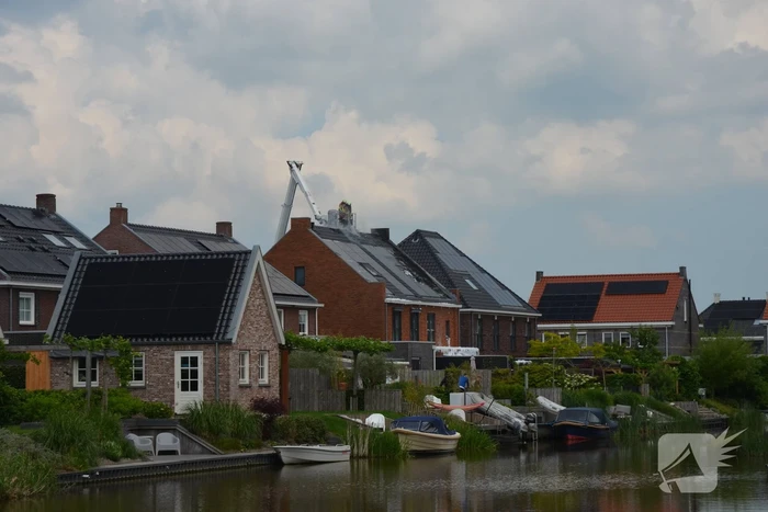 Flinke brand op dak van nieuwbouwwoning