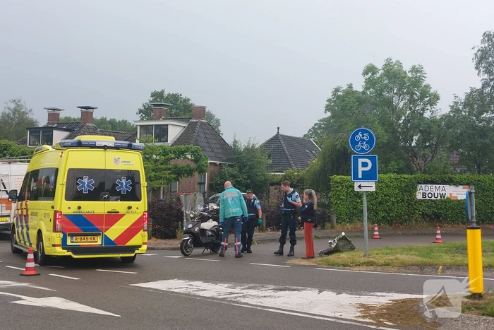 Scooterrijdster gaat onderuit en raakt gewond