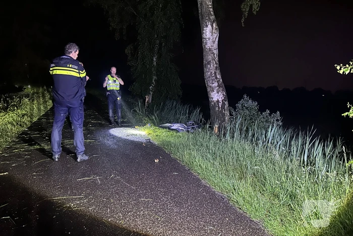 Auto zwaar beschadigd na crash tijdens achtervolging