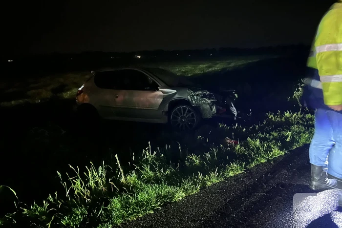 Auto zwaar beschadigd na crash tijdens achtervolging