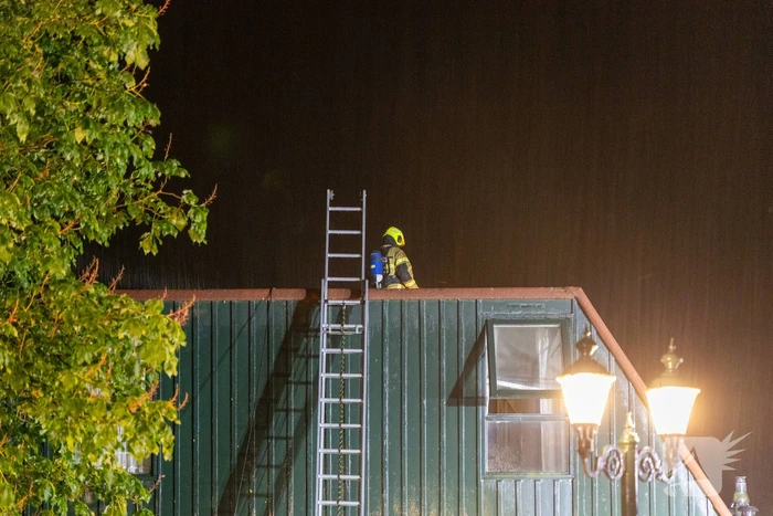 Veel brandschade aan vakantiewoning door overslag vanuit vuurkorf