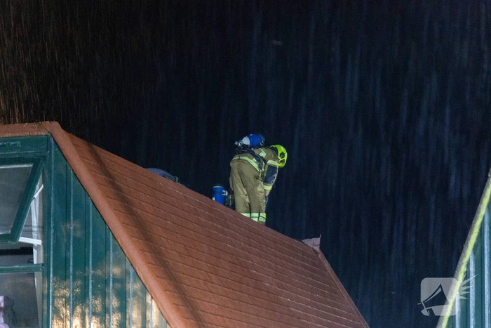 Veel brandschade aan vakantiewoning door overslag vanuit vuurkorf