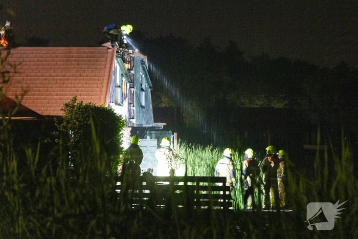 Veel brandschade aan vakantiewoning door overslag vanuit vuurkorf