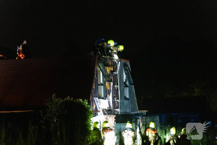 Veel brandschade aan vakantiewoning door overslag vanuit vuurkorf
