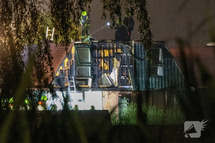 Veel brandschade aan vakantiewoning door overslag vanuit vuurkorf