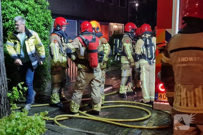 Drie gewonden bij woningbrand