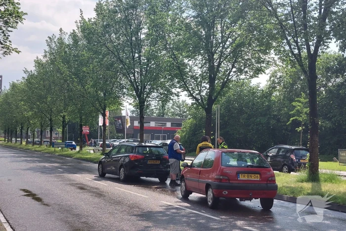 Flinke schade na botsing tussen auto's