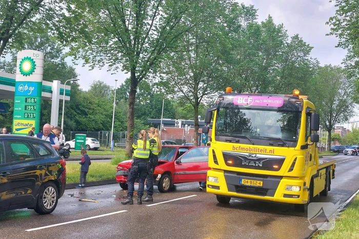 Flinke schade na botsing tussen auto's