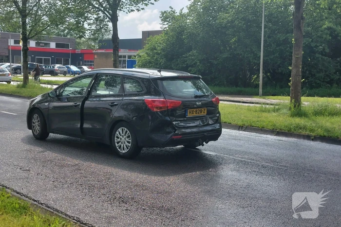 Flinke schade na botsing tussen auto's