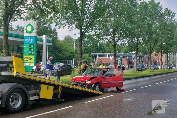 Flinke schade na botsing tussen auto's
