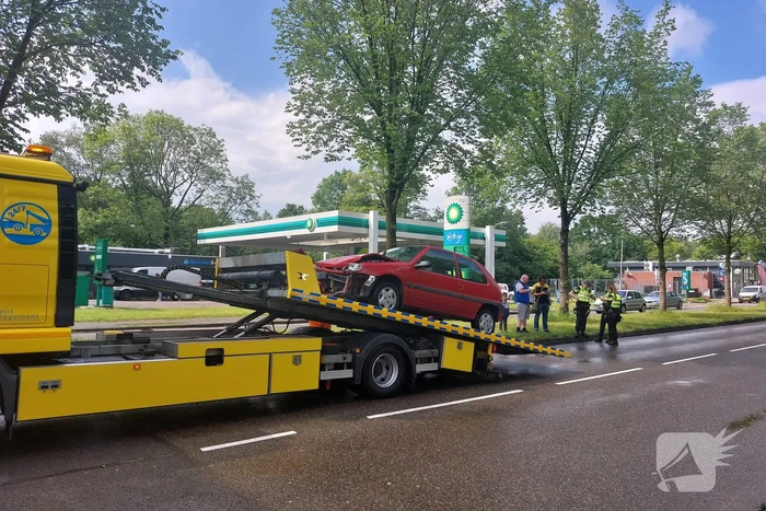 Flinke schade na botsing tussen auto's